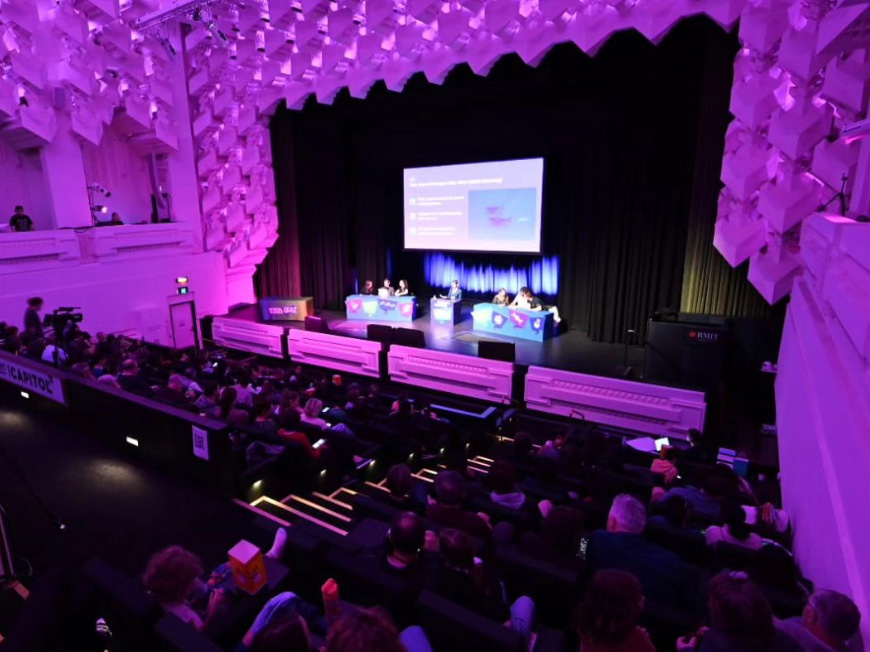 Once again comedian Charlie Pickering hosted the 2023 National Science Quiz